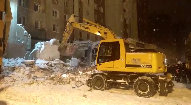 Жителям нескольких подъездов пострадавшего дома на Мещерском бульваре разрешили вернуться в свои квартиры