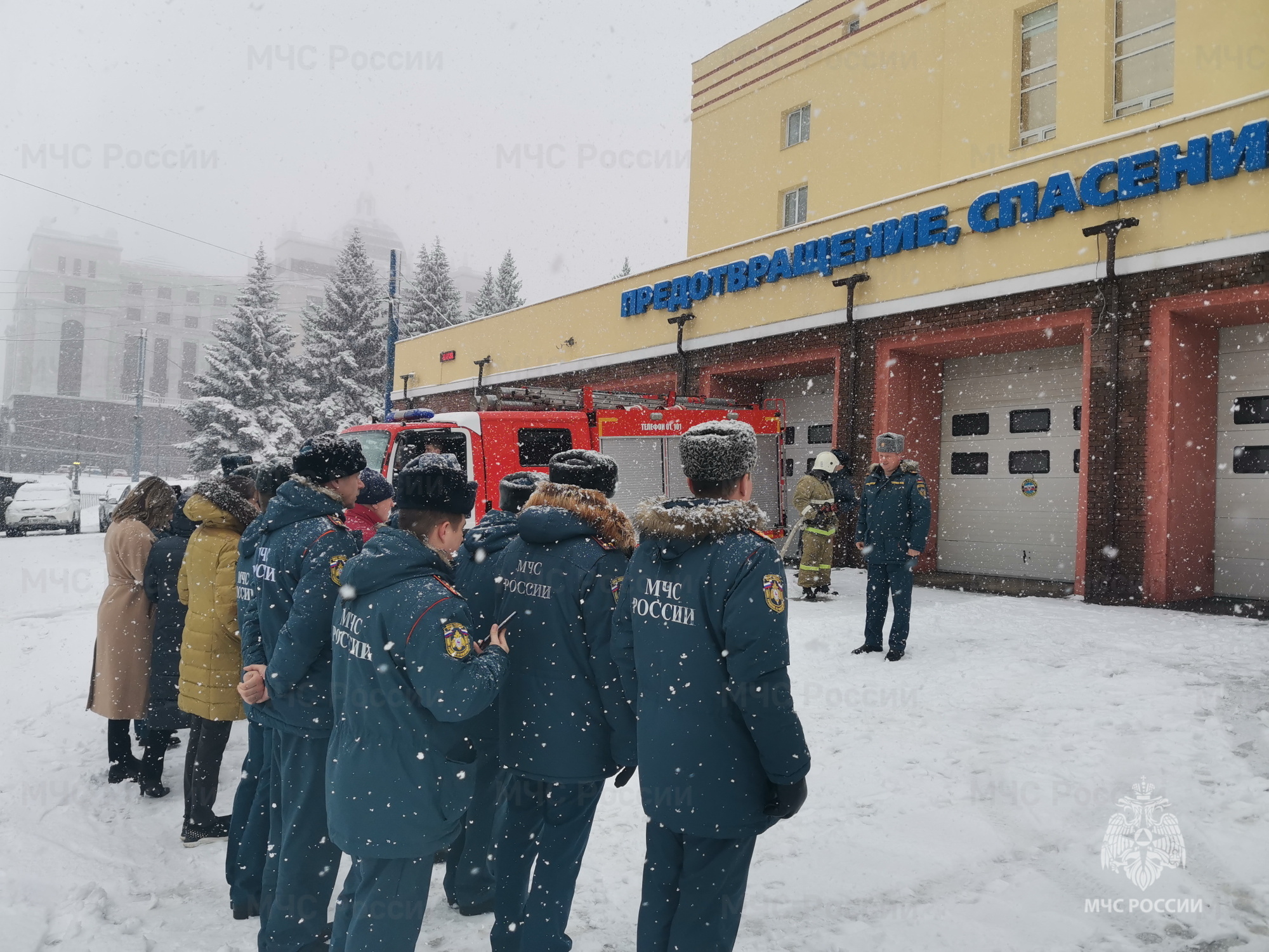 Смыли сажу и копоть»: сотрудника МЧС сентиментально проводили на пенсию |  17.03.2023 | Нижний Новгород - БезФормата