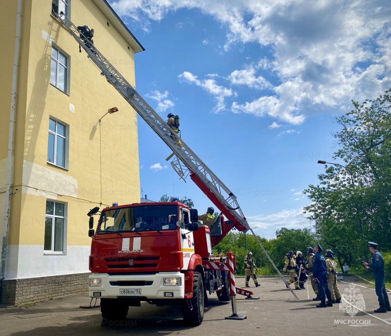 В одной из школ Сарова прошли учения по тушению условного пожара