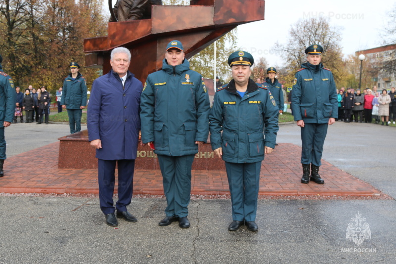 В г. Кстово торжественно открыт памятник «Спасающим жизни»