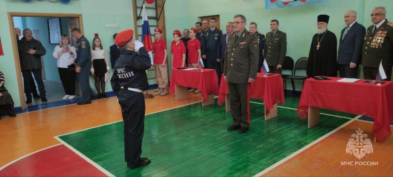 Председатель Поволжского совета ветеранов пожарных и спасателей Петр Третьяков провел урок Мужества.