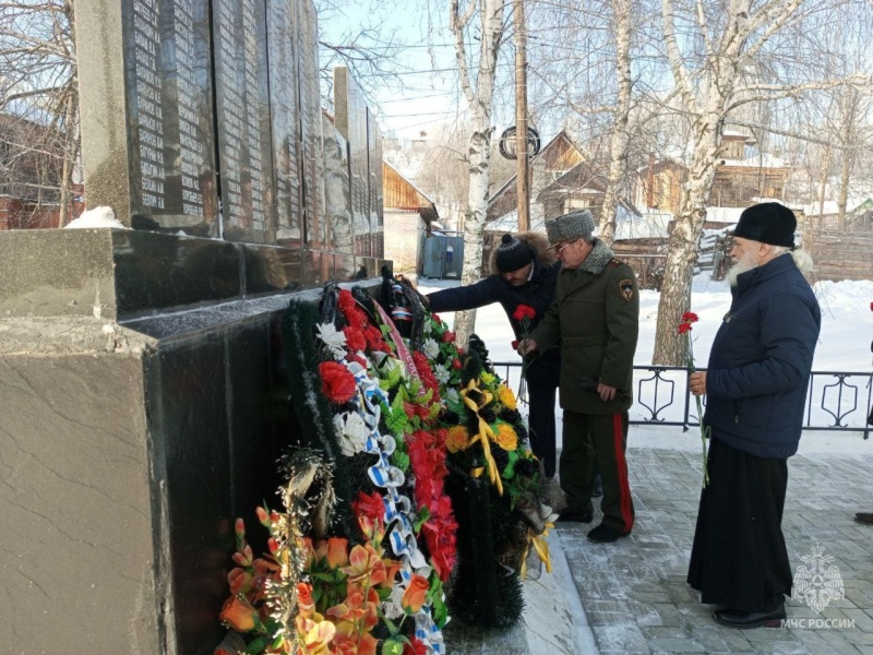 Председатель Поволжского совета ветеранов пожарных и спасателей Петр Третьяков провел урок Мужества.