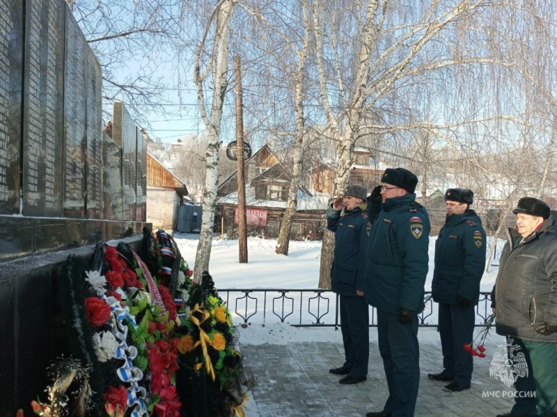 Председатель Поволжского совета ветеранов пожарных и спасателей Петр Третьяков провел урок Мужества.