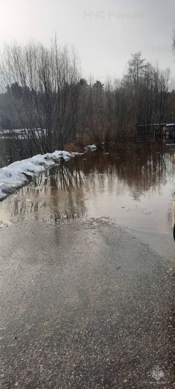 Затопление низководного автомобильного моста в г.о. г. Бор