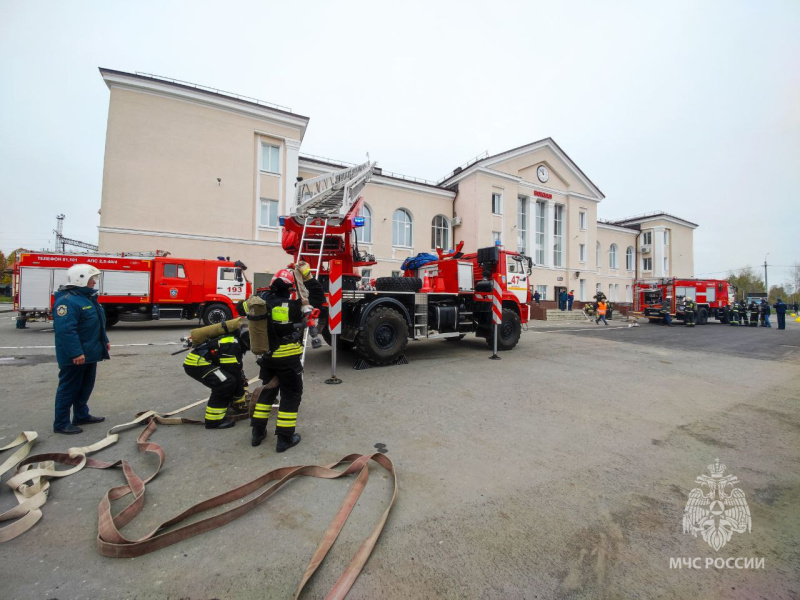 В Арзамасе сотрудники МЧС России ликвидировали условный пожар на вокзале